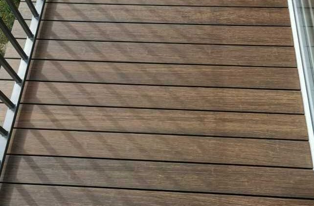 BALKONAS ĮRENGTAS SU MOSO BAMBOO X-TREME TERASINĖMIS LENTOMIS