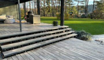 TERASA ĮRANGTA SU “DEX” TERASINĖMIS LENTOMIS ir “GRAD” TERASOS SISTEMA.