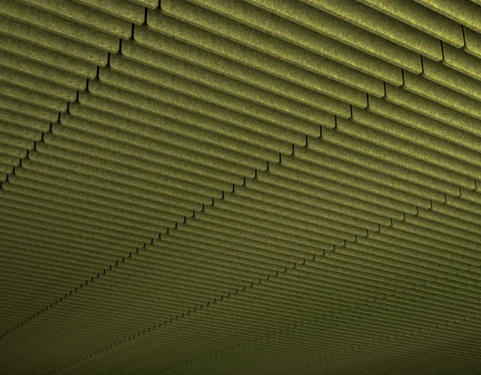 PET veltinio pakabinamų lubų segmentai „Linear“